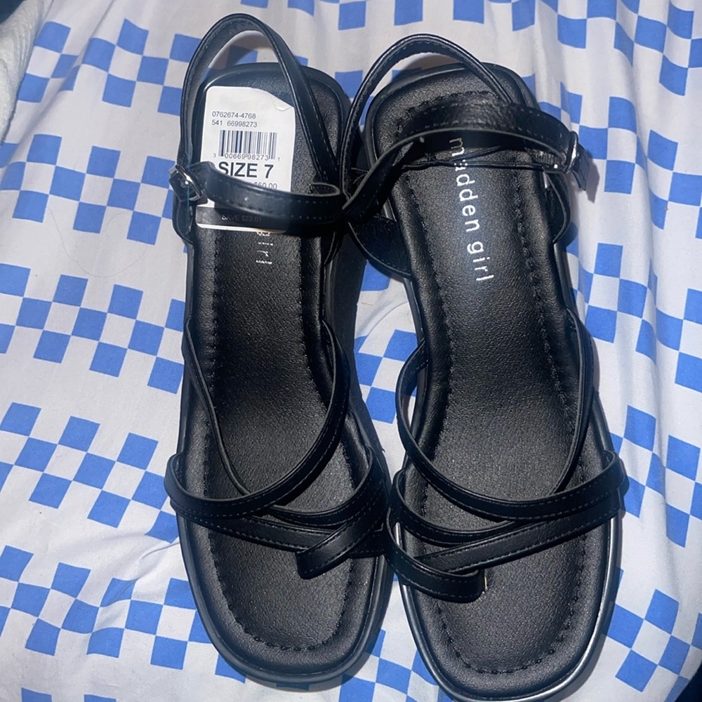 NWT MADDEN GIRL PLATFORM size 7